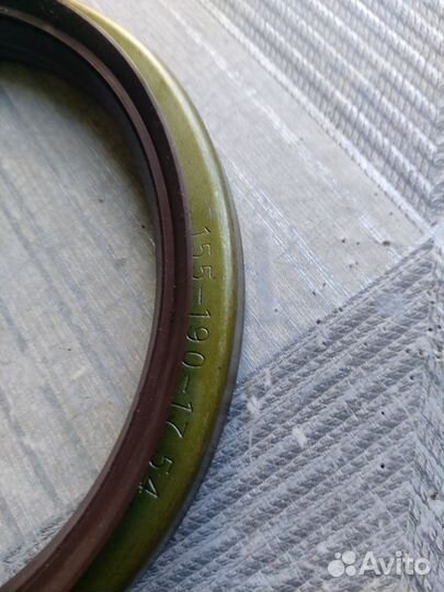 Сальники бортового редуктора