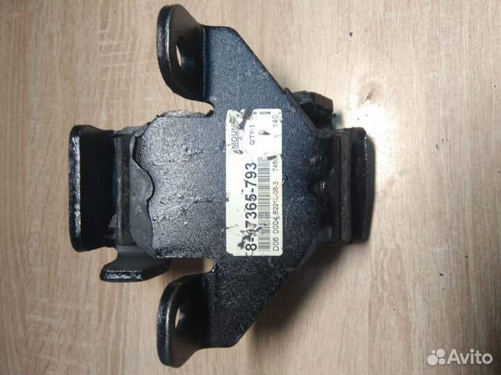 Опоры двигателя новые 6VD1 sohc Isuzu пара DEA