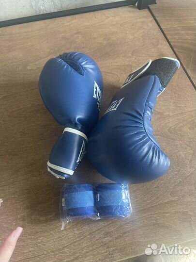 Боксерские перчатки