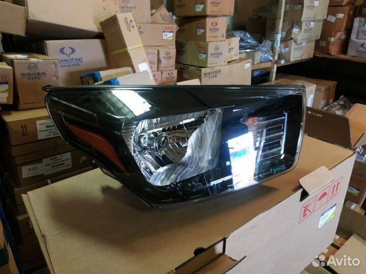 Фара передняя правая Ssang Yong New Actyon Sport