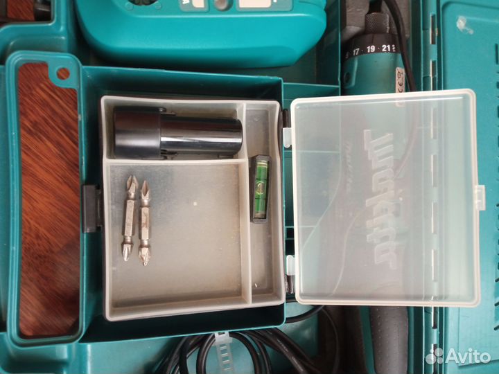 Аккумуляторная атвертка makita