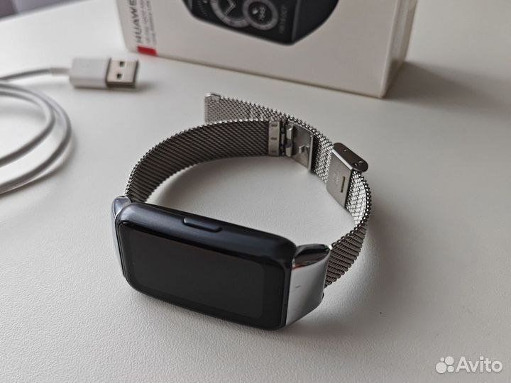 Фитнес браслет huawei band 6