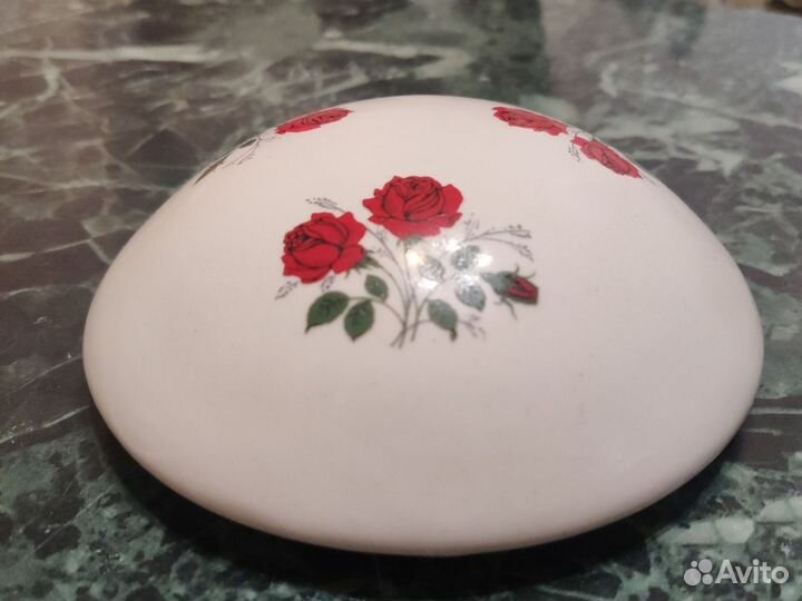 Декоративный элемент из керамики