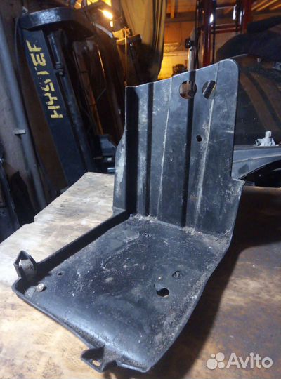 Подставка под аккумулятор mitsubishi lancer 9