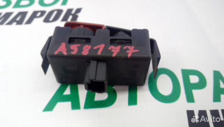 Кнопка аварийной сигнализации для Renault Fluence