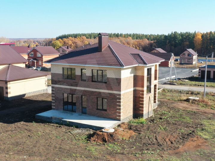 Коттедж 211 м² на участке 9 сот.