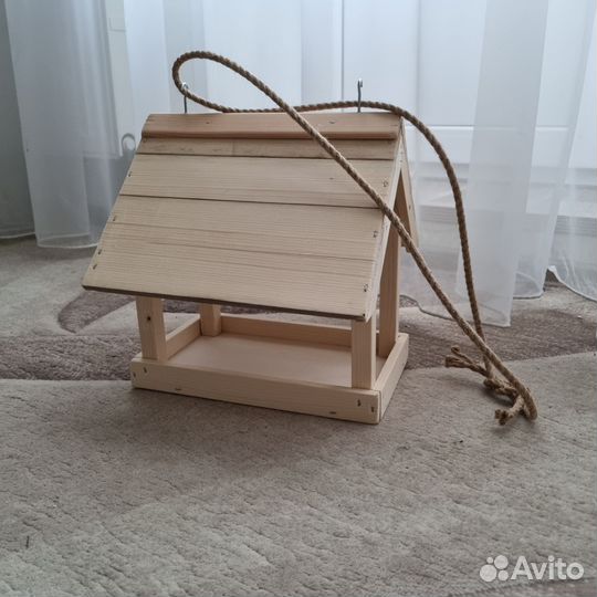 Кормушка для птиц из дерева