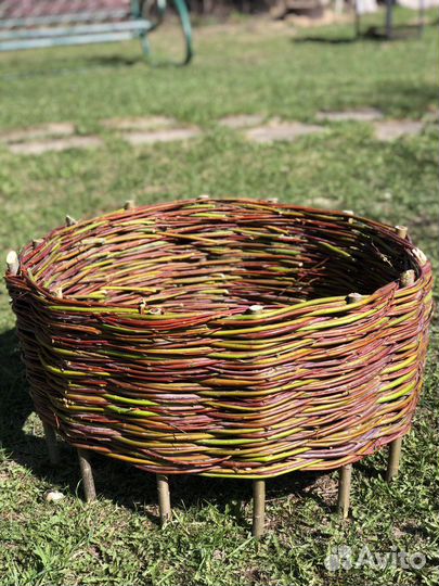 Плетеная клумба