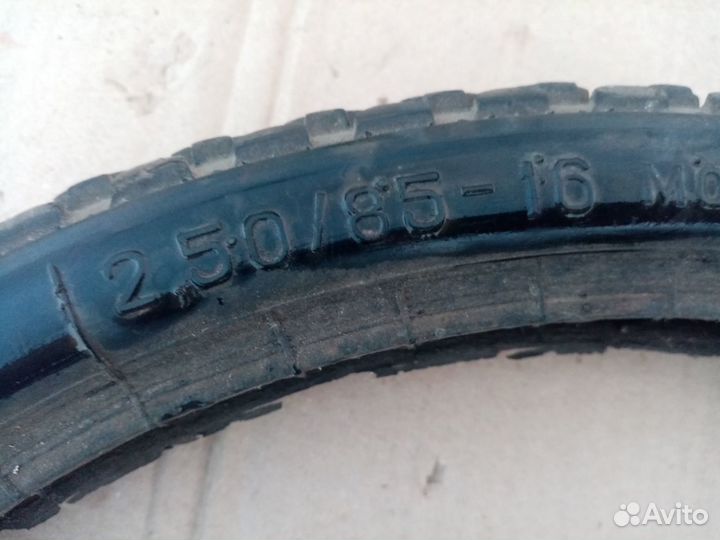 Колесо на мопед зид