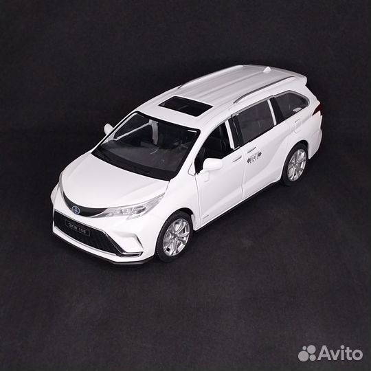 Машина металлическая toyota Sienna