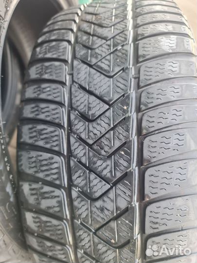 Pirelli Carrier Winter 245/45 R18 100