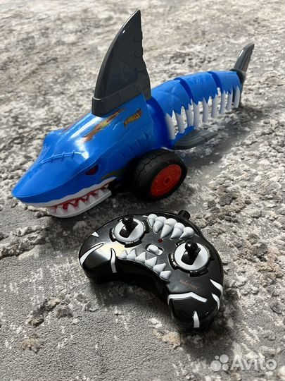Машина Hot Wheels Акула на пульте