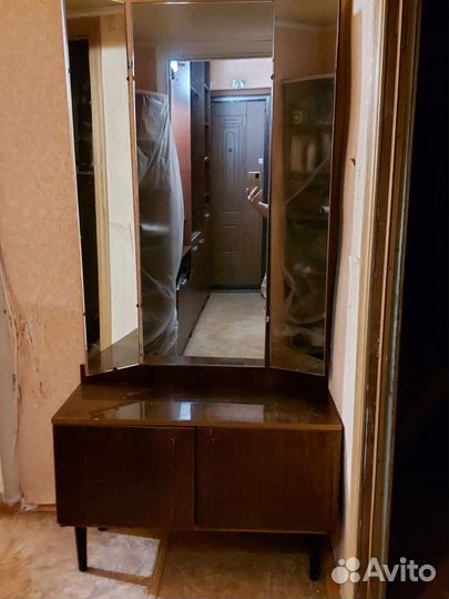 Стенка, трюмо