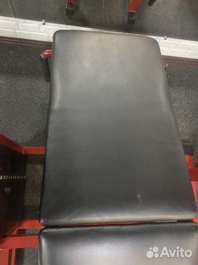 Тренажер для сгибания ног