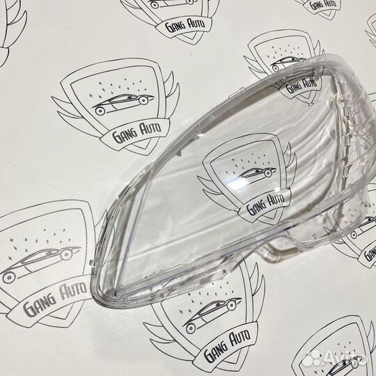 Стекло левой фары Mercedes W204 С204 дорестайлинг