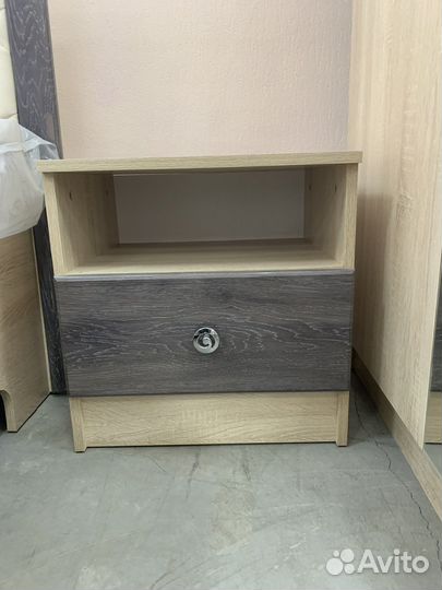 Тумба прикроватная
