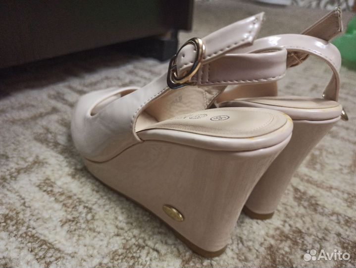 Босоножки 38