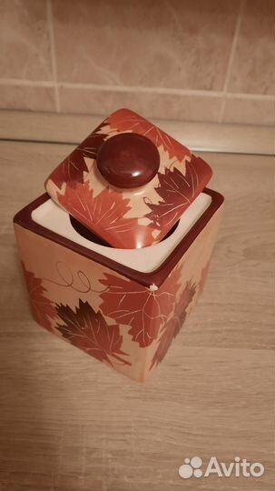 Посуда.Кружки, бокалы, сахарница, ложки, вилки