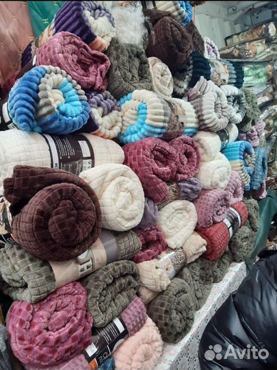 Пледы и покрывало