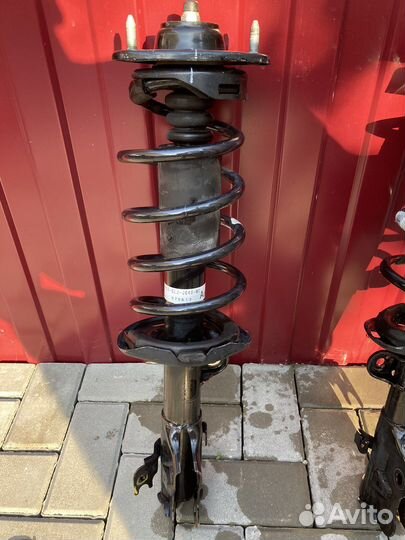 Передние стойки в сборе Honda stepwgn