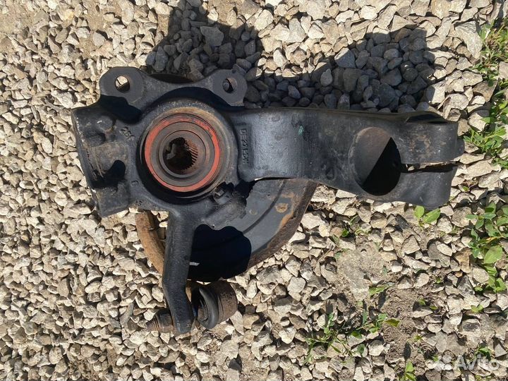 Поворотный кулак передний правый Volkswagen Sharan