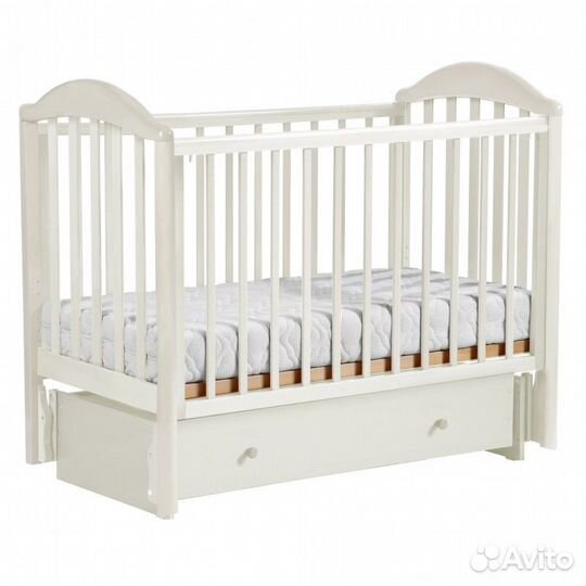 Детская кроватка с маятником