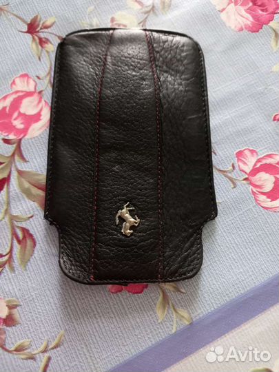 Чехол на телефон