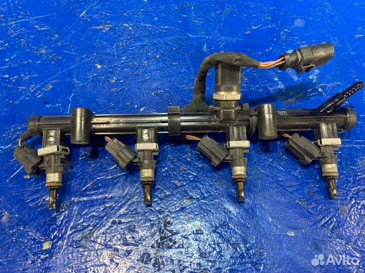 Топливная рампа Audi A4 B8 седан CJE 2011-2015