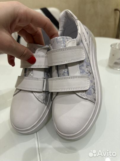 Кроссовки для девочки 33 размер новые