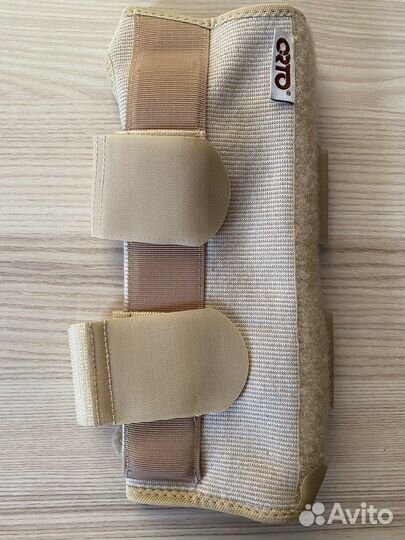 Бандаж на лучезапястный сустав левый