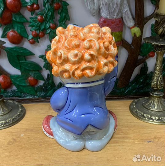 Фарфоровая статуэтка Маленький модник