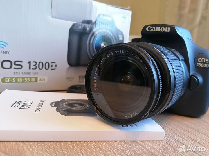 Зеркальный фотоаппарат Canon 1300D