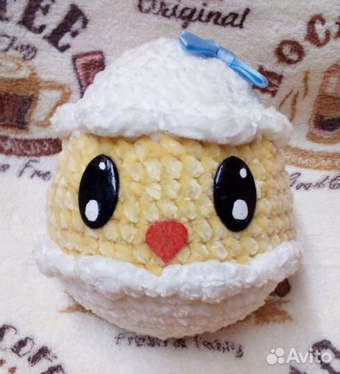 Цыплёнок в яйце