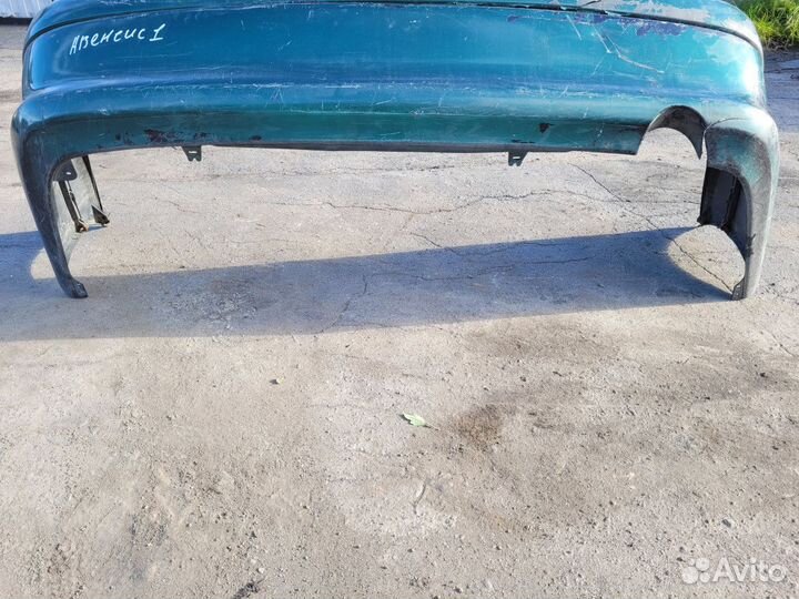 Бампер задний на Toyota Avensis 1