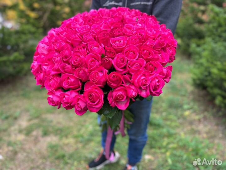 Букет 101 роза малиновая. Розы с доставкой