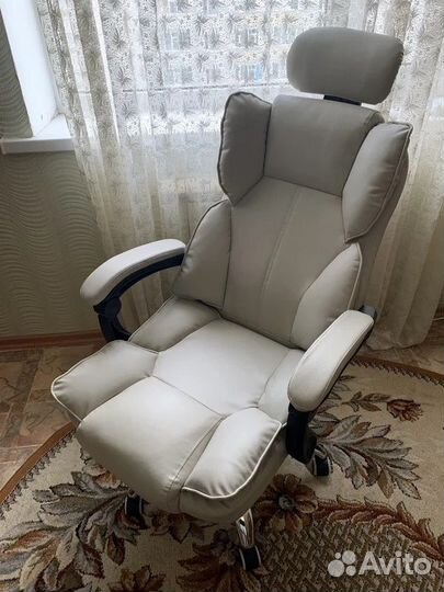 Игровое компьютерное кресло