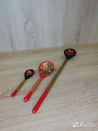 Посуда и мебель с хохломской росписью