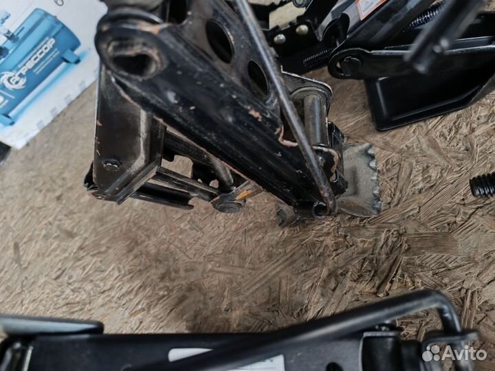 Домкрат винтовой 800кг