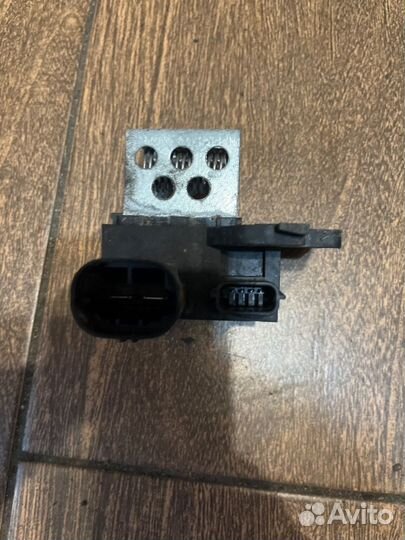 Резистор вентилятора охлаждения Renault Logan 2