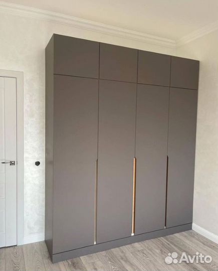 Шкаф с интегрированными ручками