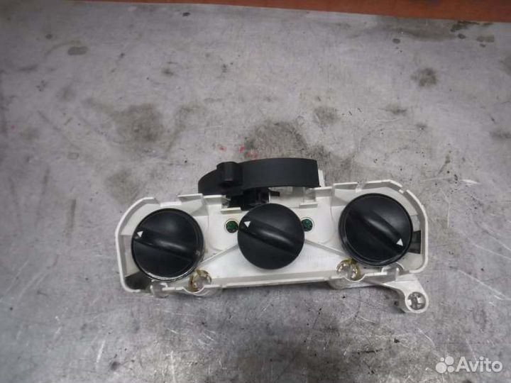 Блок управления отопителем Toyota Corolla 124