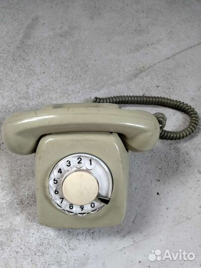 Старый телефон