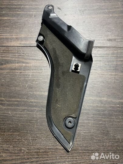 Левая накладка под бак для Yamaha FJR1300 03-05