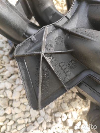 Коллектор впускной Volkswagen Passat B5 1.6