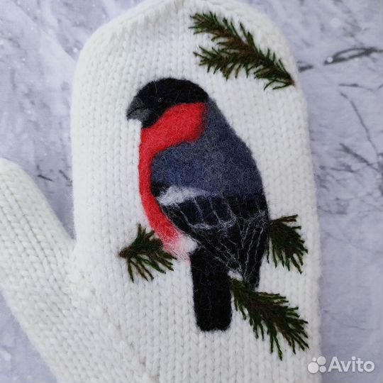 Варежки женские с снегирями