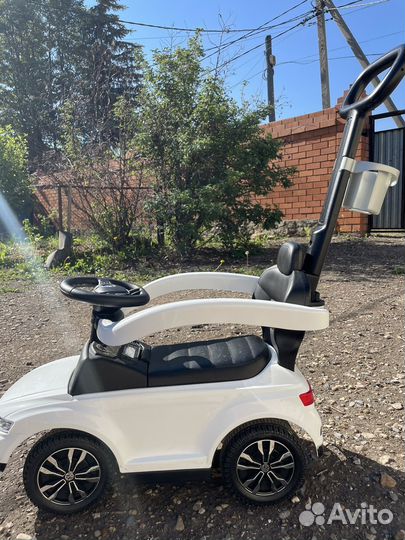 Машина каталка толокар с ручкой