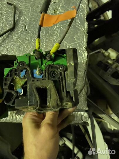 Замок перед правый кия рио 3 солярис