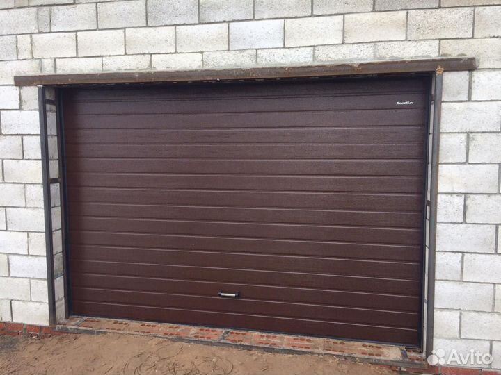 Готовые в наличии секционные ворота 