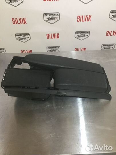 Подлокотник мерседес C204 W204