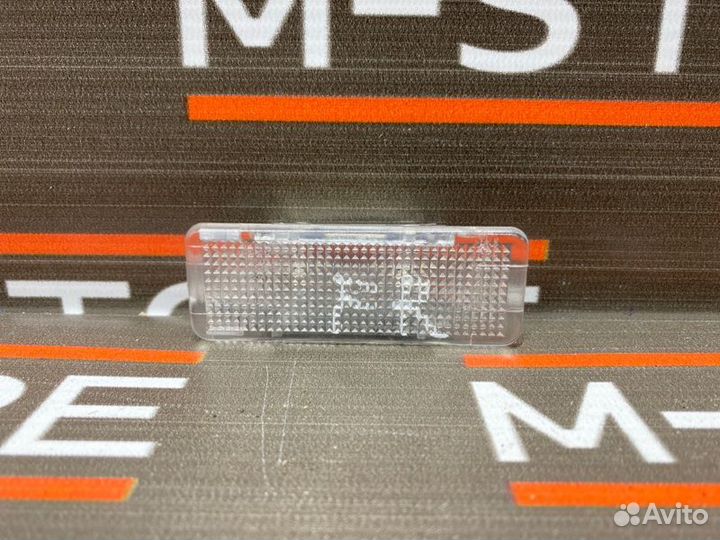 Плафон освещения передний правый Bmw 5-Series E39